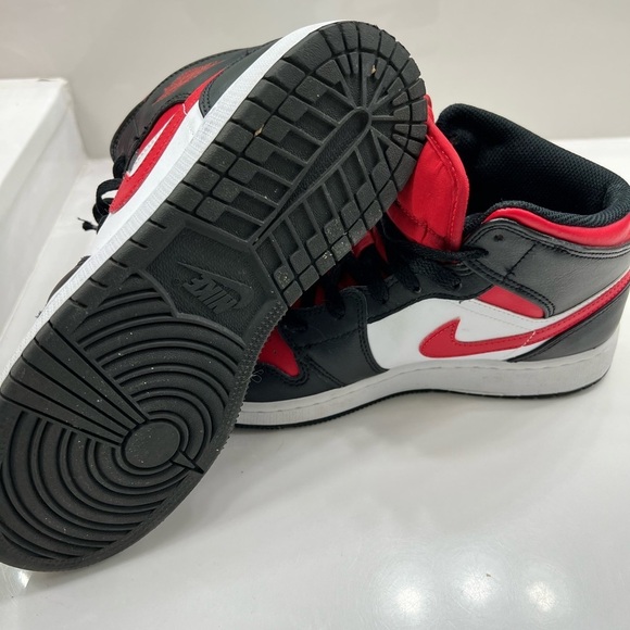 Kids Nike Air Jordan EUC - Picture 5 of 7